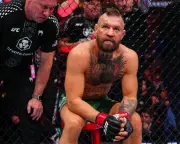 Conor McGregor Suffers Knee Injury Ahead of UFC Return
