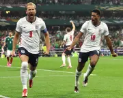England's 10 men survive Mexico thriller in World Cup last 16