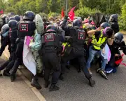 German police clash with protesters at far-right AfD conference in Erfurt