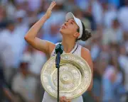 Linda Noskova Wins Wimbledon, Continues Czech Dynasty
