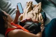 Parents' Phone Anxiety Affects Children's Screen Habits