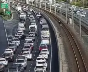Perth Traffic: Crash Blocks Lanes on Kwinana Freeway, Heavy Delays