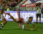 Wigan Warriors Dominate Warrington Wolves in Super League Clash